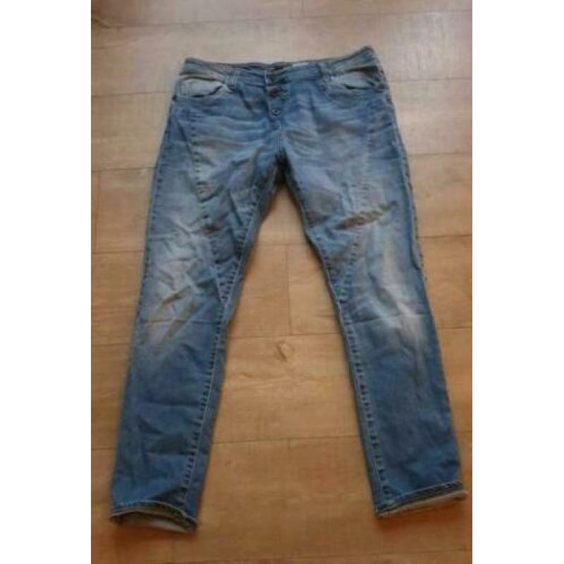 Stoere jeans van PLEASE.