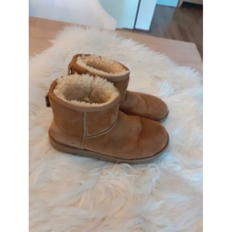 ugg's gebruikt maat 37. Doe een leuk bod en ze zijn van jou.