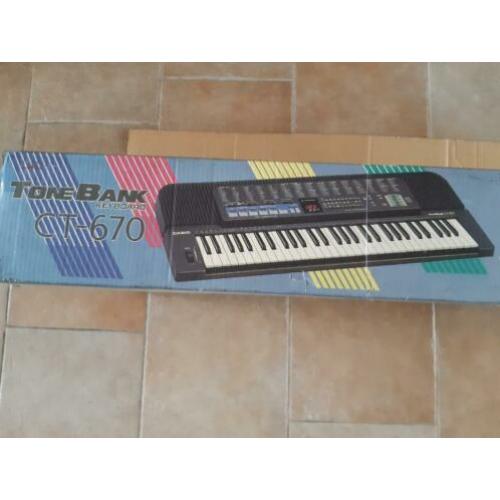 Casio keyboard / Tone-bank CT-670