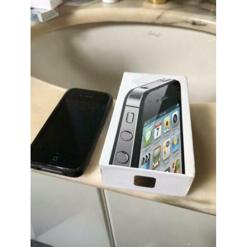 Goedwerkende iPhone 4S incl. hoesje en doosje