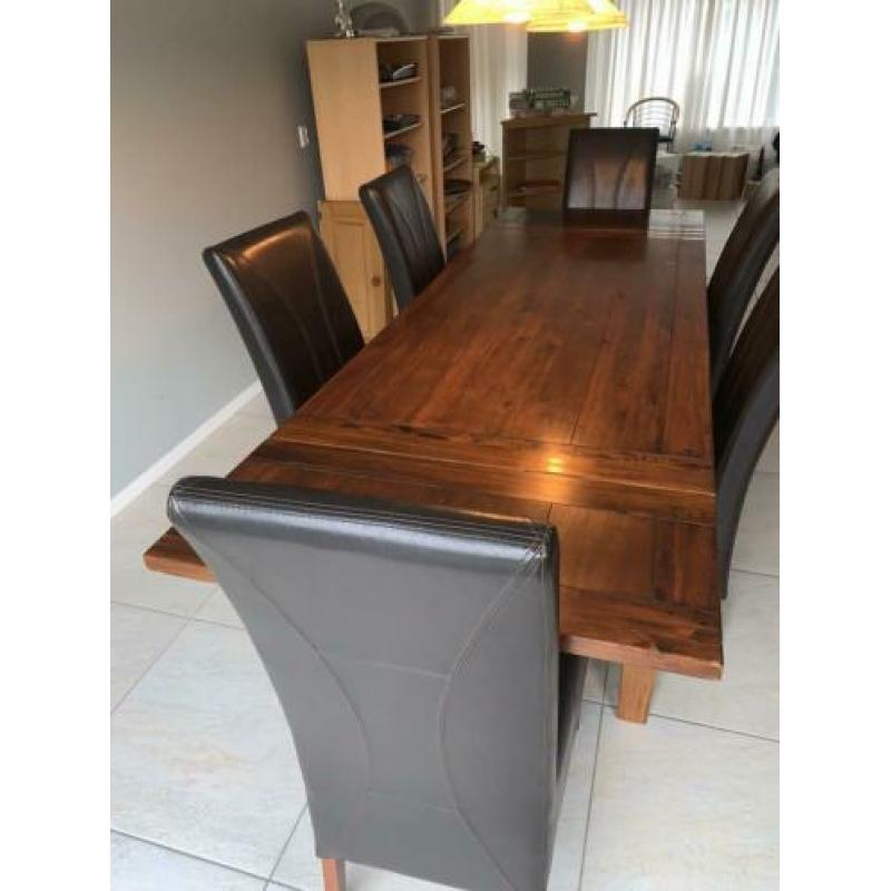 Mooi eettafel plus 6 stoelen