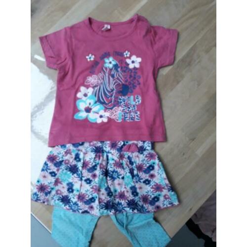Paar stuks kleding meisje maat 74/80