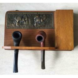 Vintage pijpenrekje met 2 mooie pijpen in prima staat