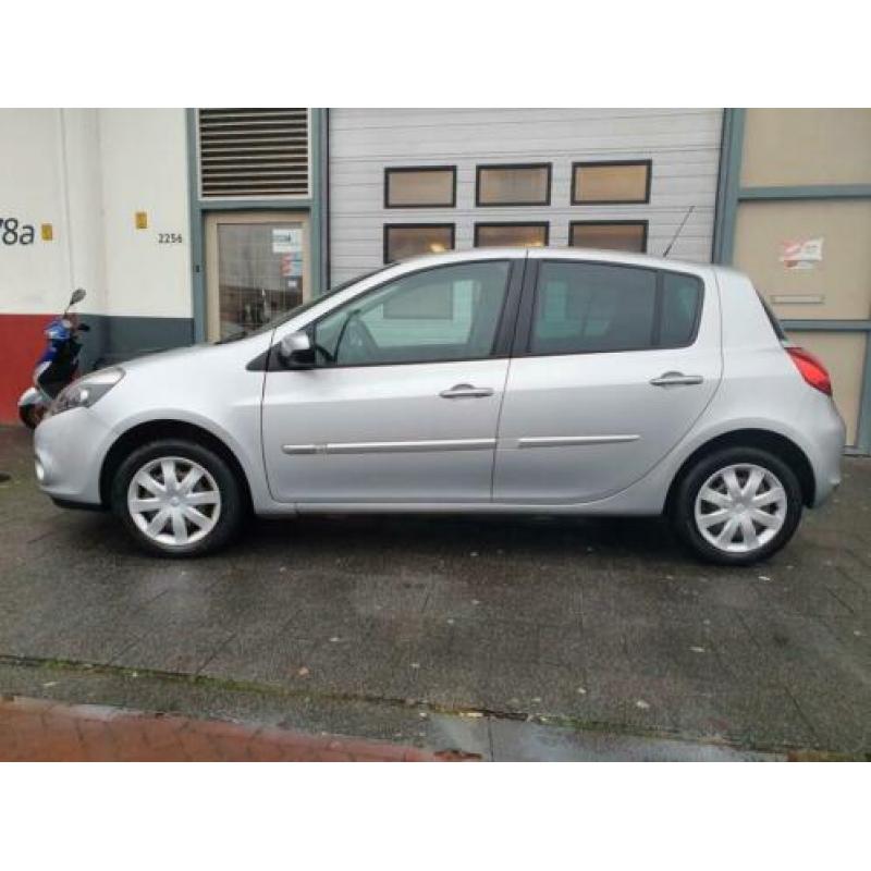 Renault Clio 1.2 Authentique 5drs Airco ElecRam CrusCtrl bj