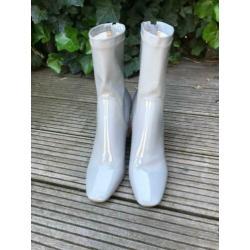 PUBLIC DESIRE grijze lak boots met roze hak maat 39