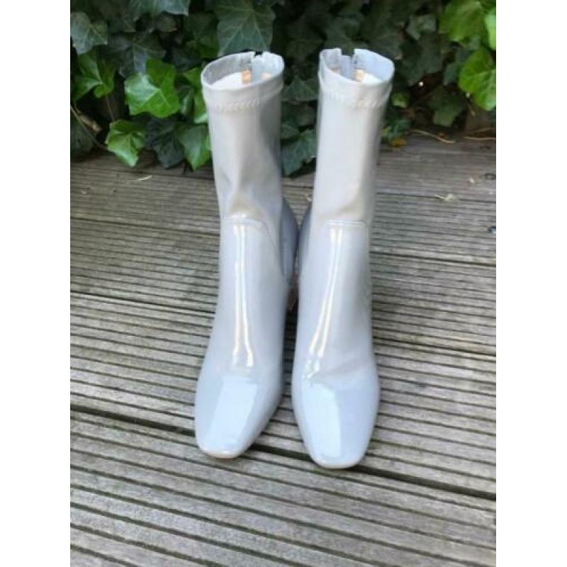 PUBLIC DESIRE grijze lak boots met roze hak maat 39