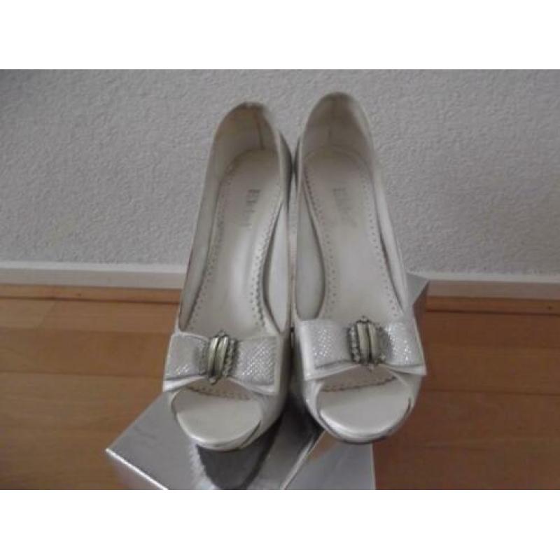 Trouwschoenen trouwschoenen. 1 keer gedragen maat 38