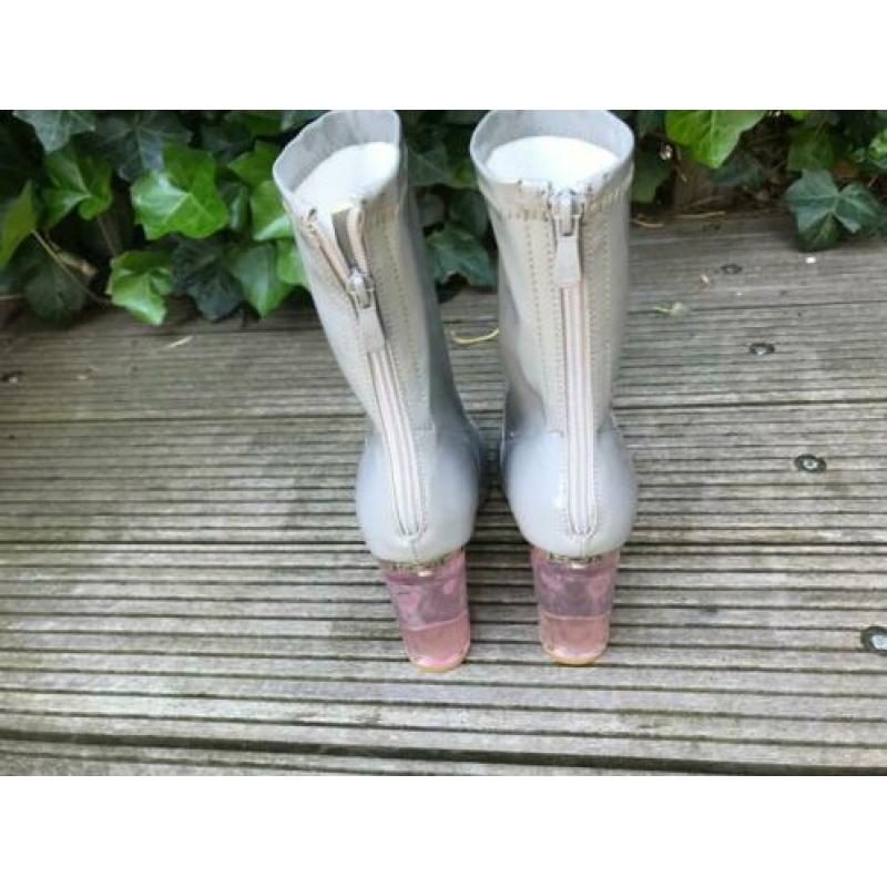 PUBLIC DESIRE grijze lak boots met roze hak maat 39