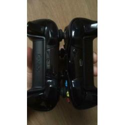 2 xbox one controllers