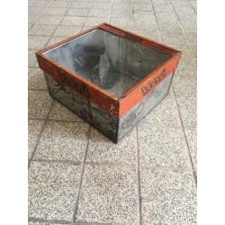 Vintage winkel blik Victoria chocolade