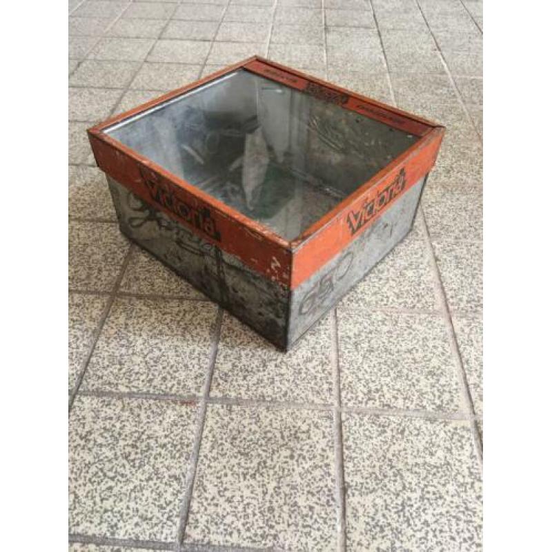 Vintage winkel blik Victoria chocolade