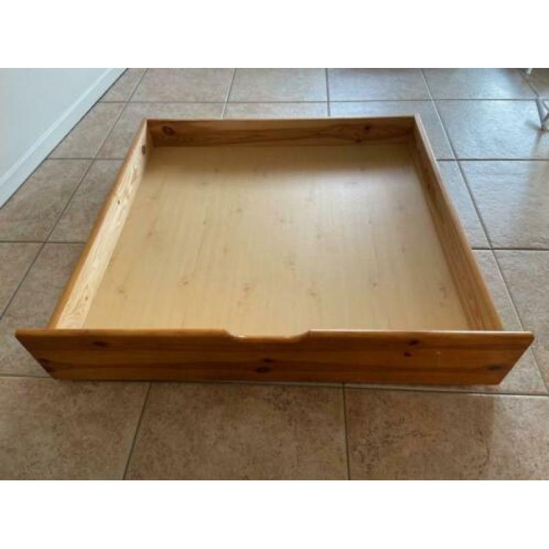 1 persoons bed met 2 laden en nachtkastje hout grenen