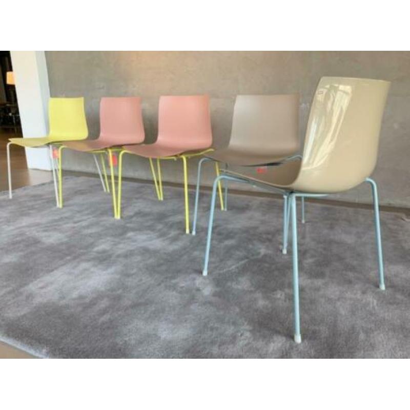 CAtIFA set van 5 eetstoelen van ARPER