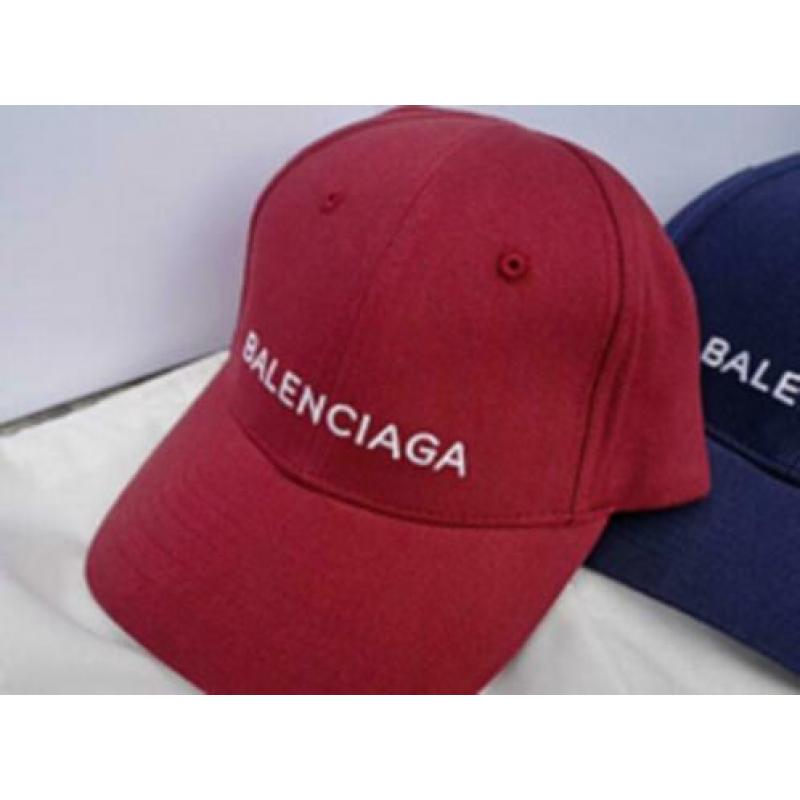 Balenciaga Cap Pet