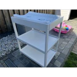 Aankleedtafel / Commode Prenatal met matras en wieltjes