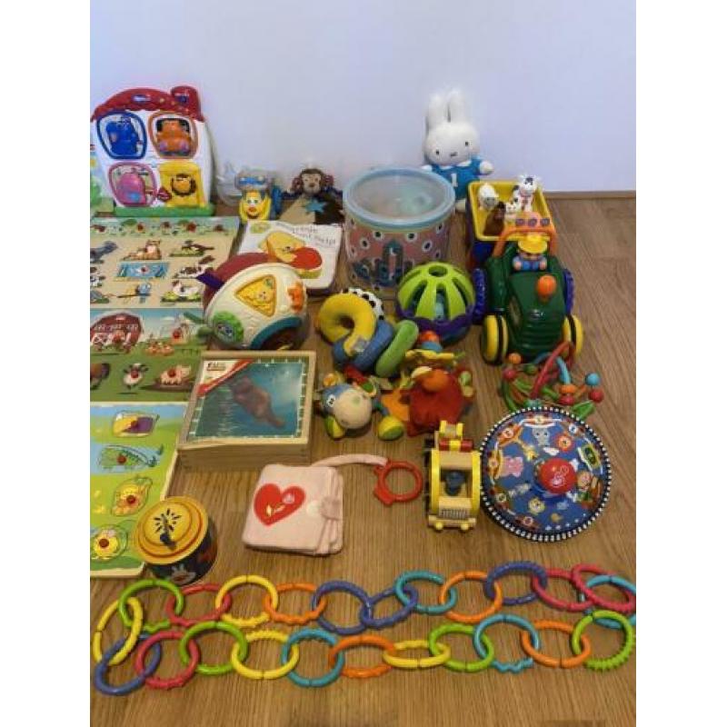 Doos vol baby speelgoed