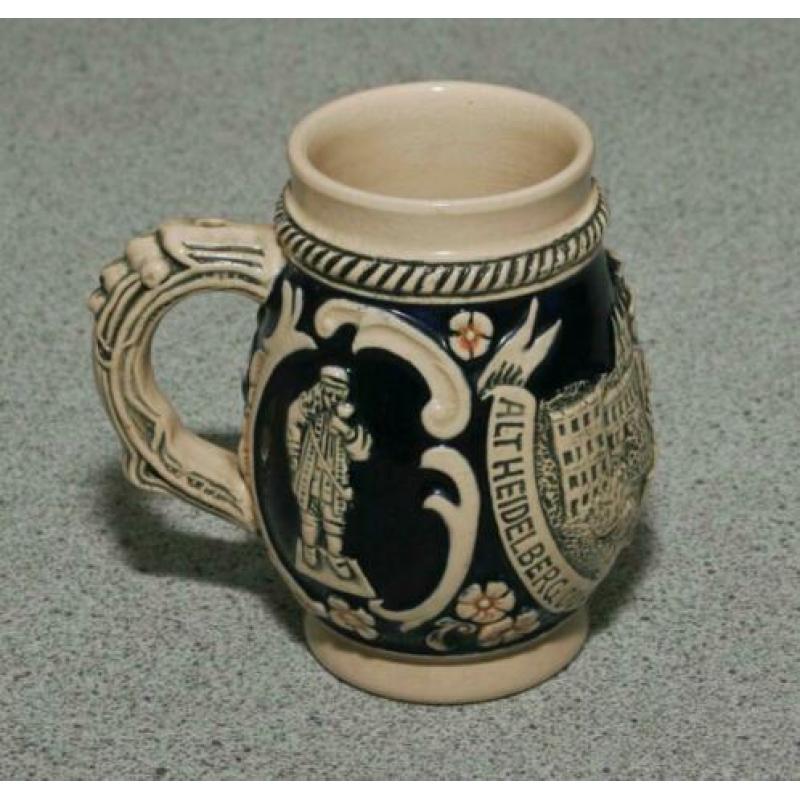 Bierpul uit Heidelberg. Inhoud ca 200ml.Ongeveer 60 jaar oud
