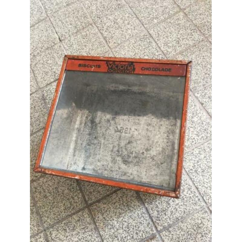 Vintage winkel blik Victoria chocolade