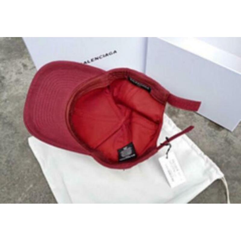 Balenciaga Cap Pet