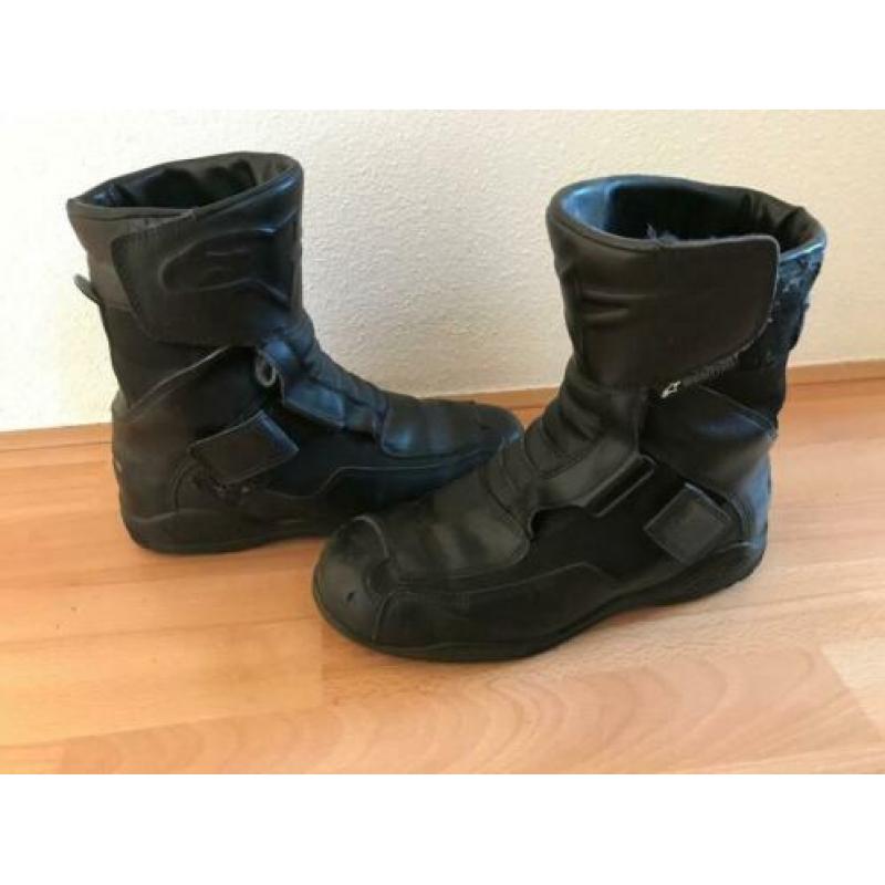 Alphinstar motorlaars maart 43