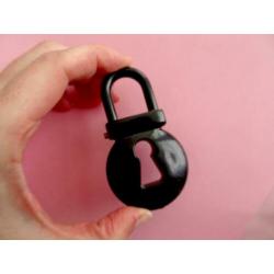 jwg Grote vintage 60s slot padlock broche zwart plastic