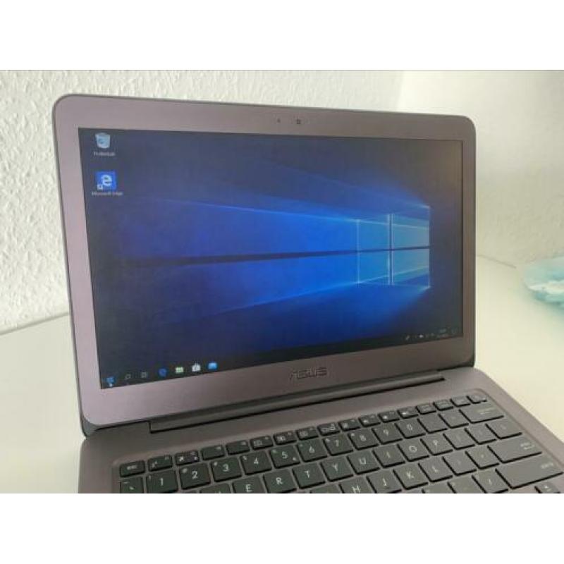Asus zenbook UX305F laptop