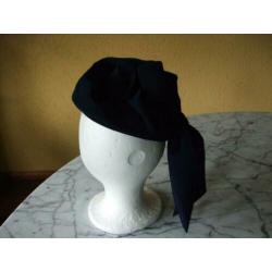 Donkerblauw dopje. Type 154.