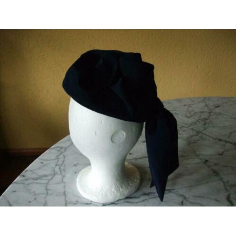 Donkerblauw dopje. Type 154.