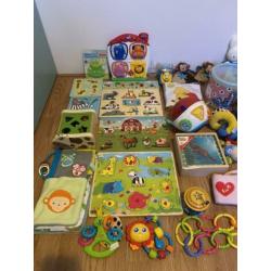 Doos vol baby speelgoed