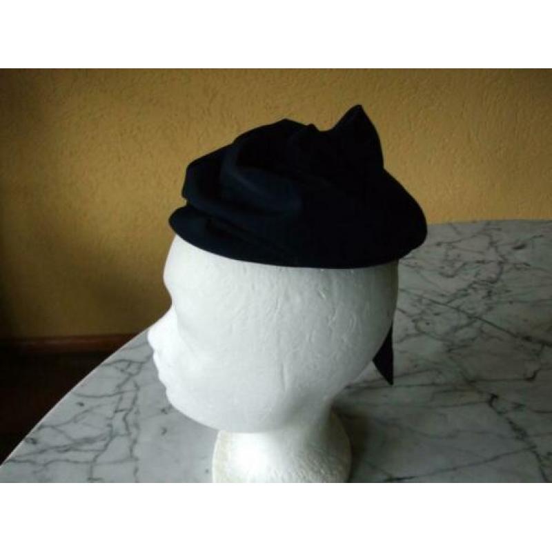Donkerblauw dopje. Type 154.