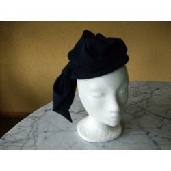 Donkerblauw dopje. Type 154.