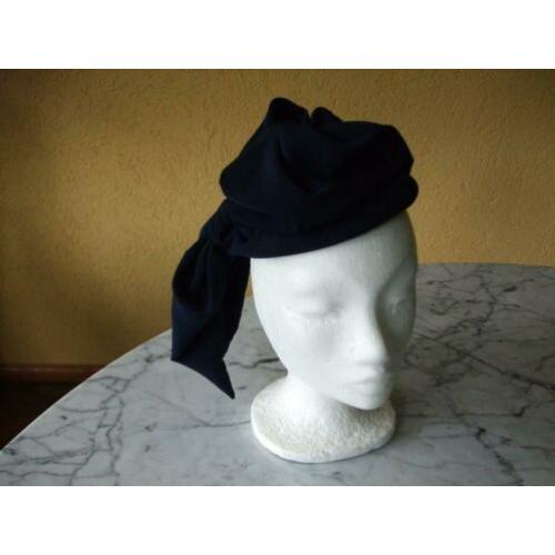 Donkerblauw dopje. Type 154.