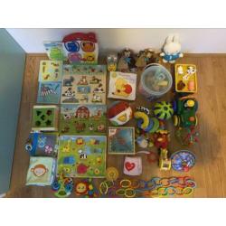 Doos vol baby speelgoed