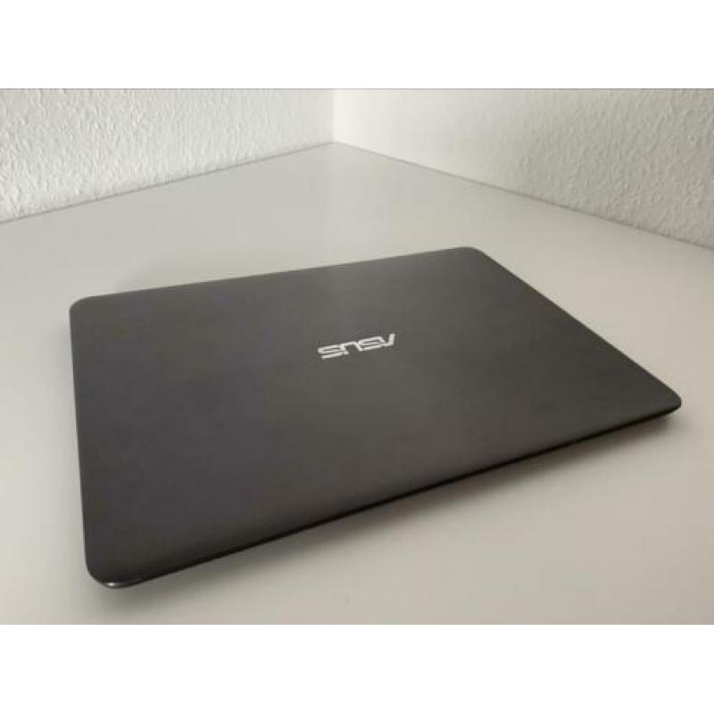 Asus zenbook UX305F laptop