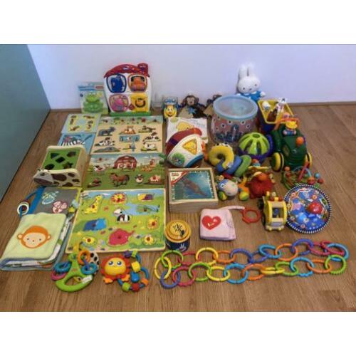 Doos vol baby speelgoed