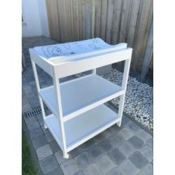 Aankleedtafel / Commode Prenatal met matras en wieltjes