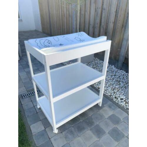 Aankleedtafel / Commode Prenatal met matras en wieltjes