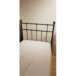 Zwart spijlen 1 persoons bed 200 x 90 x 110 cm hoog