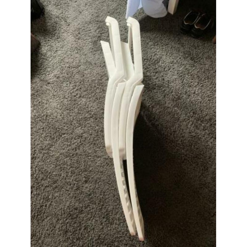 Twee nieuwe strandstoeltjes wit