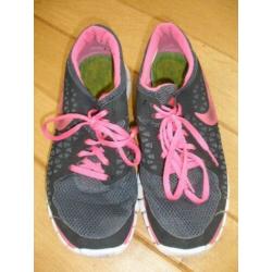 NIKE Free Run schoenen zwart roze maat 40