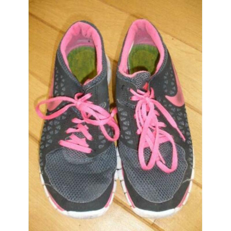 NIKE Free Run schoenen zwart roze maat 40