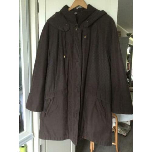 Mooie aubergine bruinige wintercoat