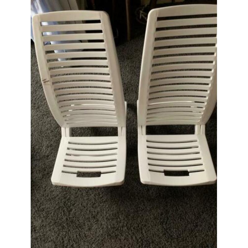 Twee nieuwe strandstoeltjes wit