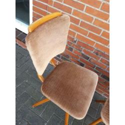 Vintage retro stoelen met velourse bekleding