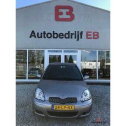 Toyota Yaris 1.3 16v VVT-i Linea Sol Nieuwe apk- N.a.p- Airc