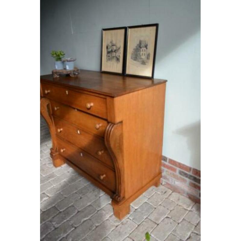 Strakke antieke eiken ladekast, commode, dressoir, ladenkast