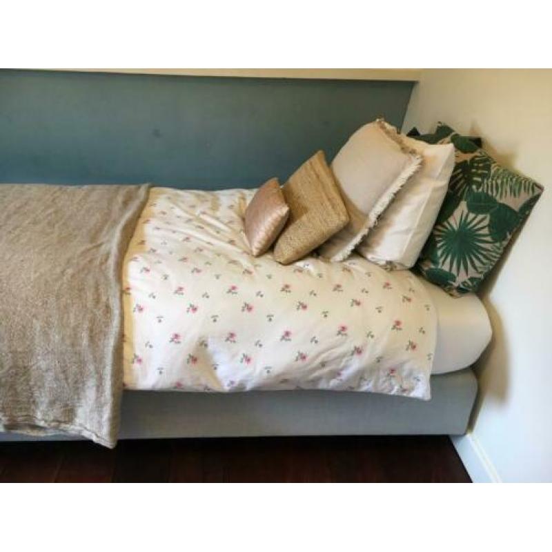 Mooie eenpersoons boxspring bed 90x200m