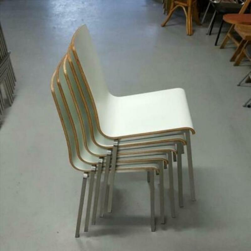 29 x HPL stapelstoelen, HORECA design stoelen Arper 980