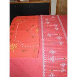 Twee geborduurde kerstkleedjes (A16 1707)