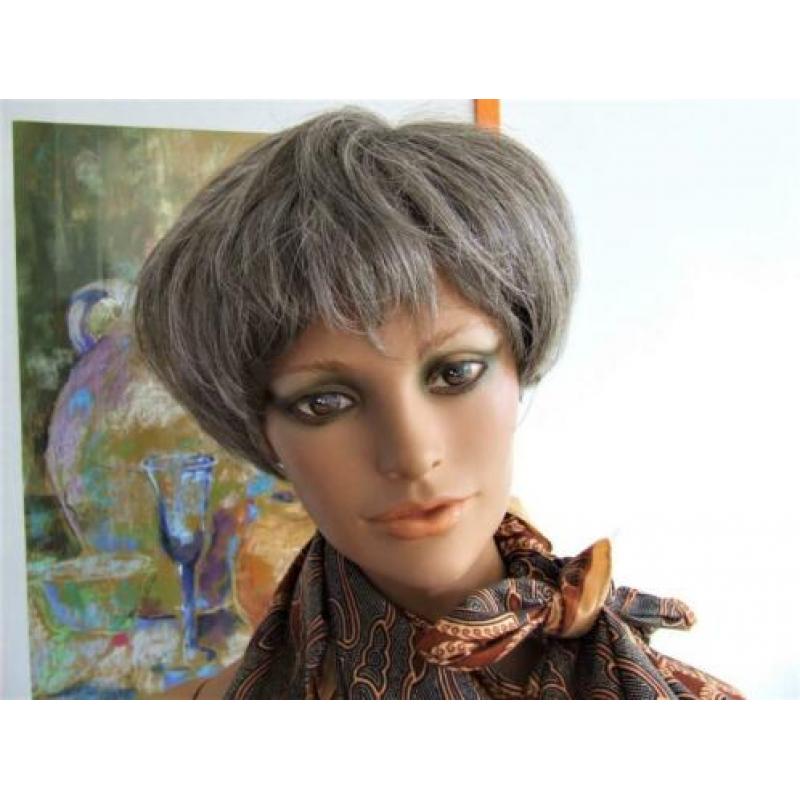 Etalage pop caprice zeer mooi gedetaileerd.
